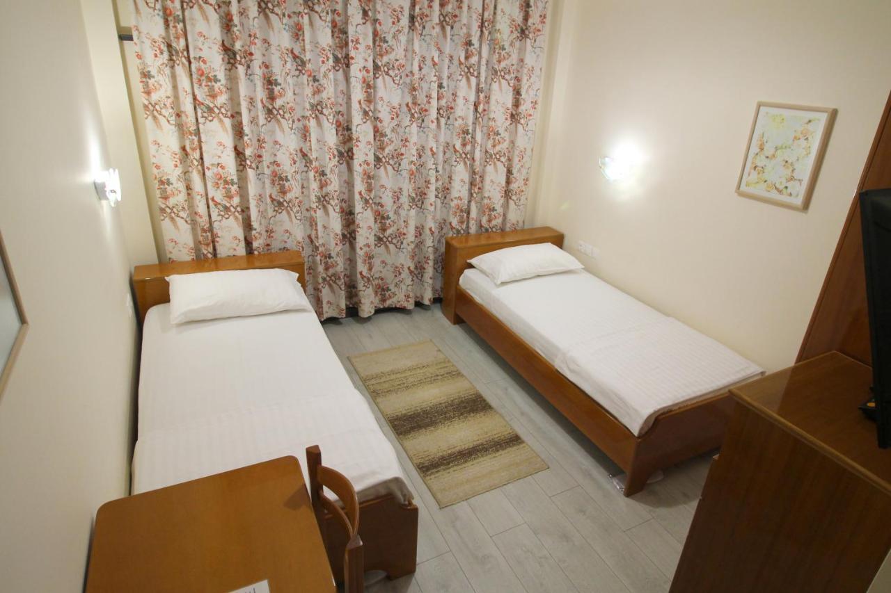 Hotel Ari Sarandë Eksteriør bilde
