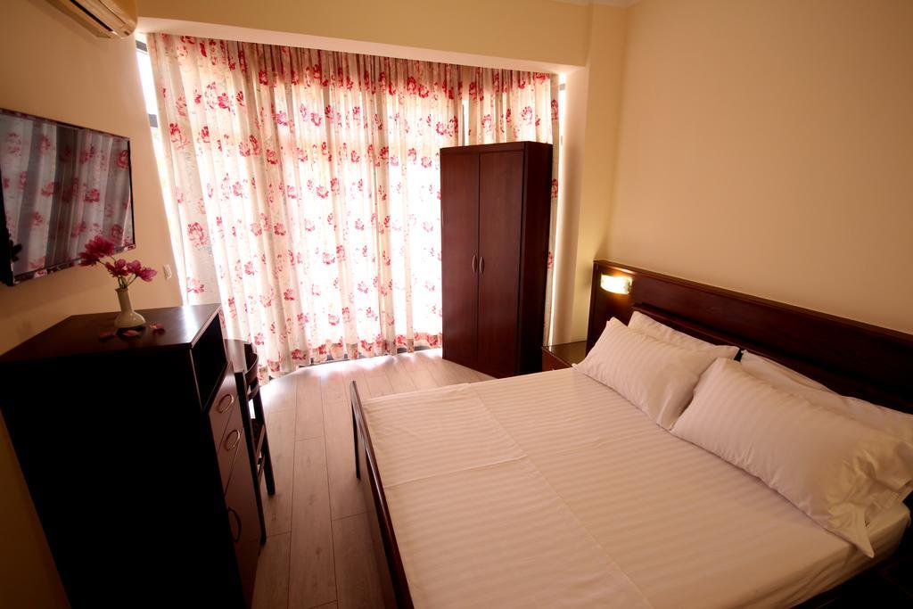 Hotel Ari Sarandë Eksteriør bilde