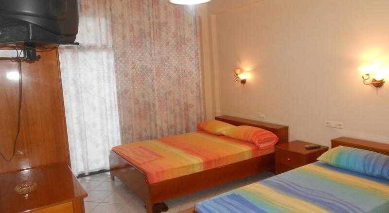 Hotel Ari Sarandë Eksteriør bilde